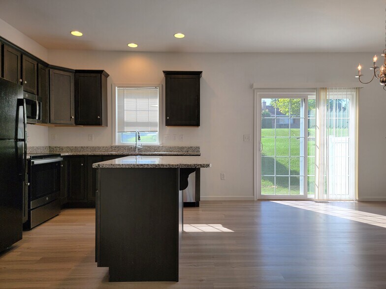 Building Photo - 10 Glenbrook Ct