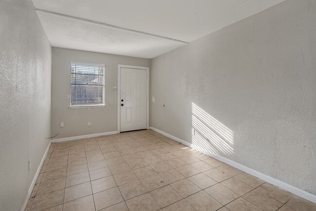 Building Photo - 4718 Carmen St