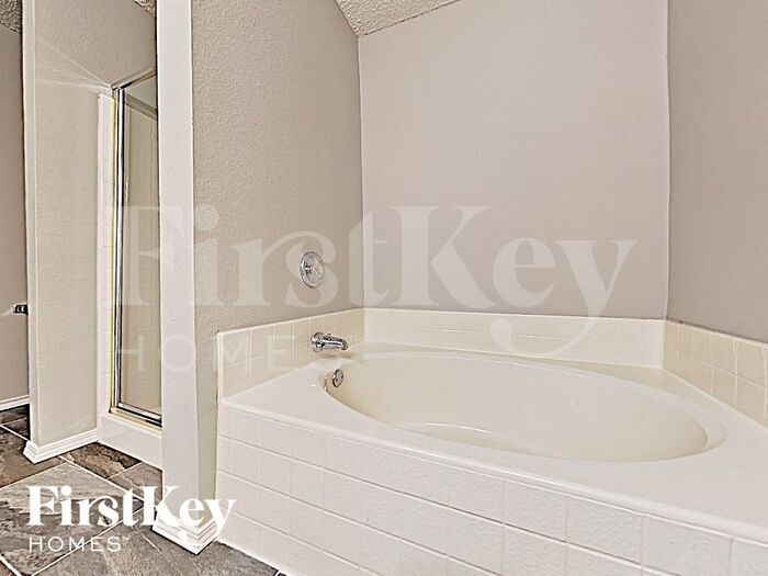 Building Photo - 1001 Mazourka Dr
