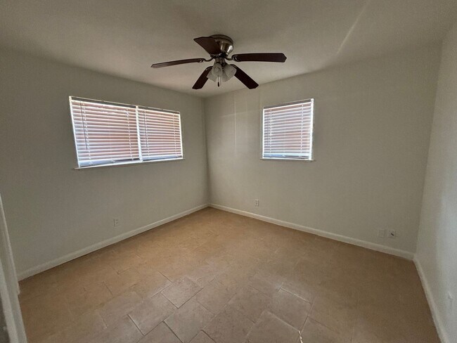 Building Photo - Southern Hills