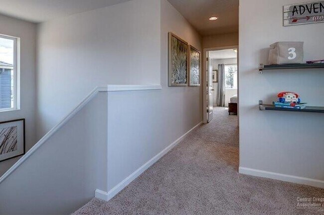 Building Photo - Newer SE 3 Bdrm House, All Appliances incl W/D, Air Cond, Community Pool, Double Garage