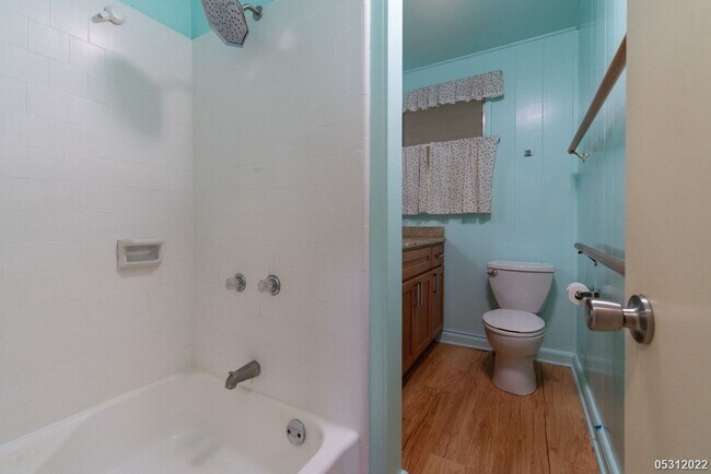 Building Photo - IMMACULATE AND CLEAN 3BR/1.5BA WITH 2 BONU...