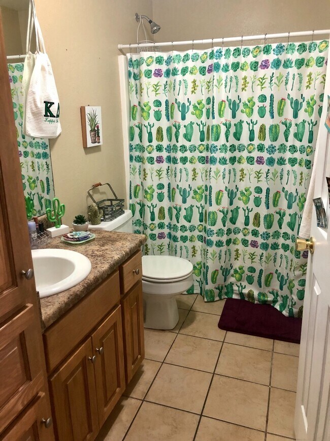 Building Photo - 104 B St