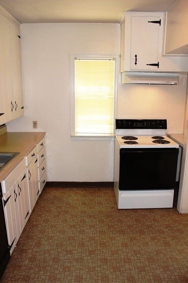 Building Photo - NEXT TO KSU!!!