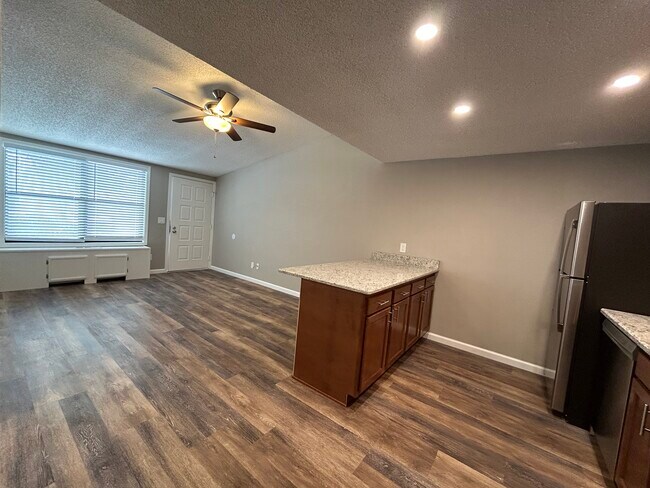 Building Photo - 121 Waterbury Ct