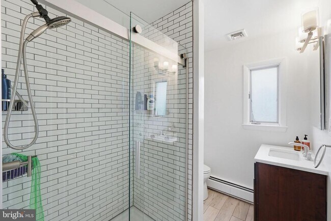 Building Photo - 8007 Wildwood Dr