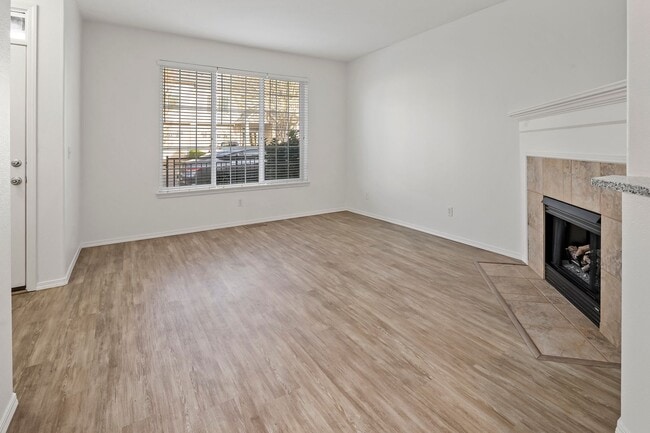 Building Photo - 1611 SW San Mateo Terrace