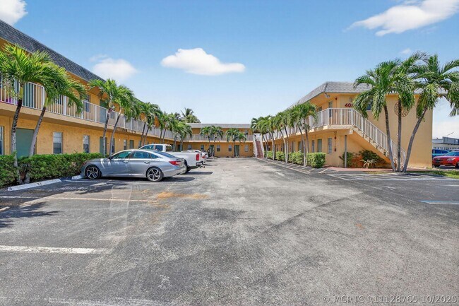 Building Photo - 4081 N Dixie Hwy