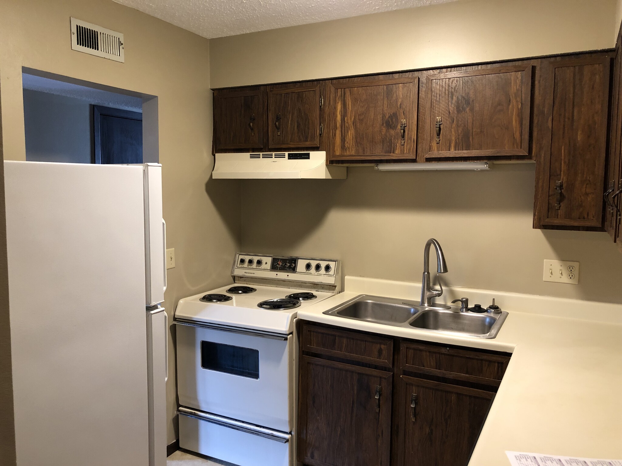 Building Photo - 505 Woodwind Ct