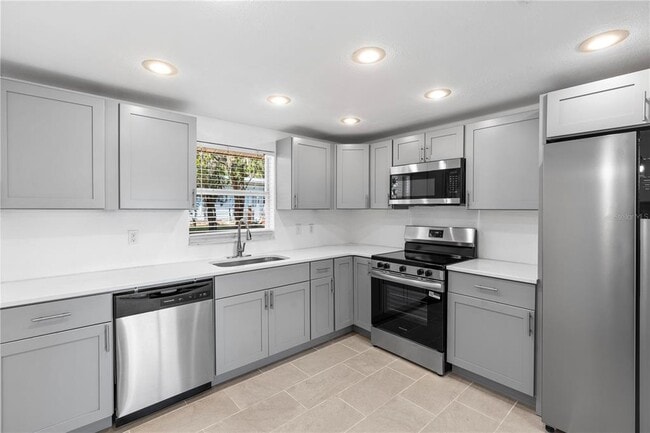 Building Photo - 8623 Parkway Cir