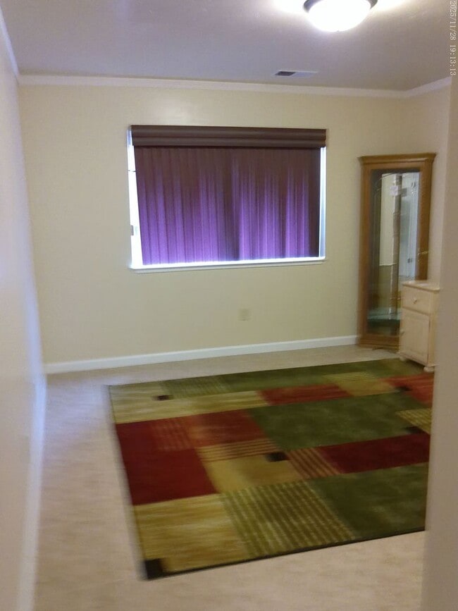 Building Photo - 726 Almond Dr