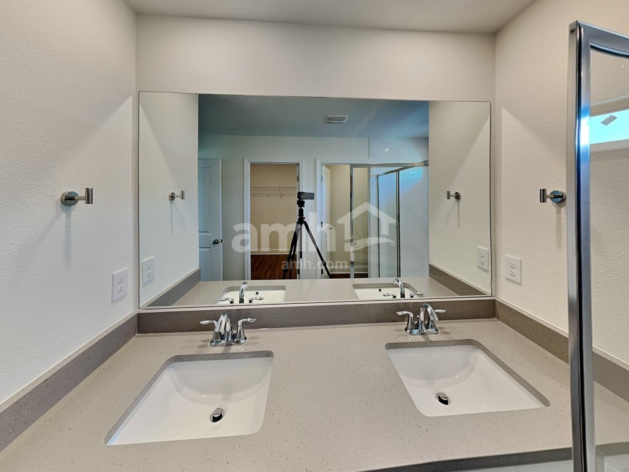 Building Photo - 210 Onate Cir