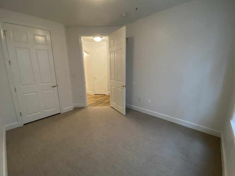 2nd bedroom - 1735 N Ogden St
