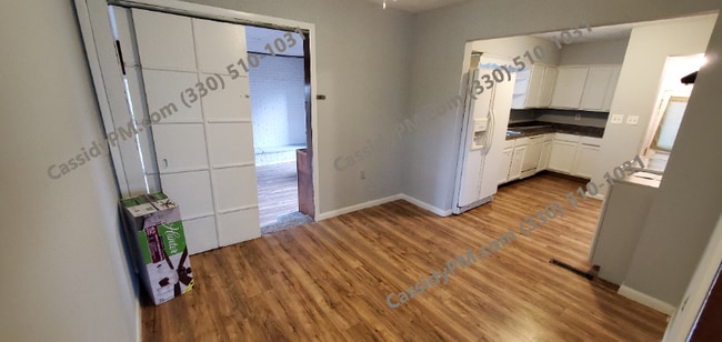 Building Photo - 846 Minota Ave