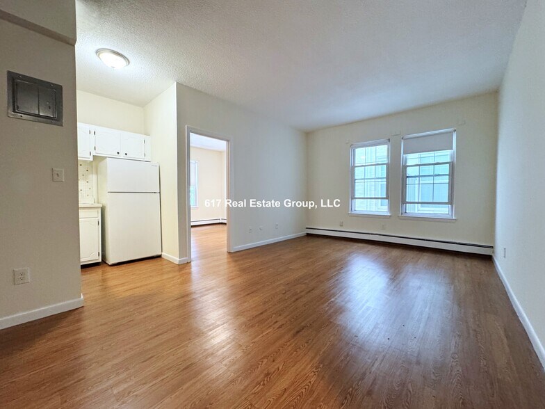 Primary Photo - 62 S Huntington Ave