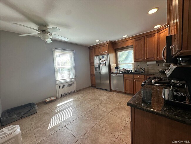 Building Photo - 15 Barlow Ave