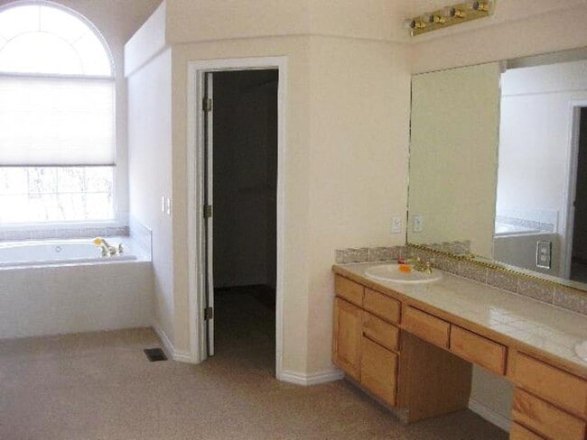 Building Photo - 2075 Rockhurst Blvd