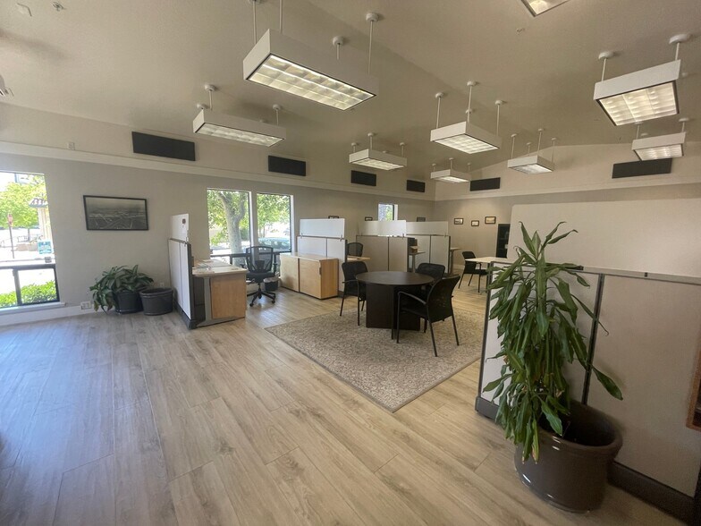 Building Photo - 590 McBean Park Dr