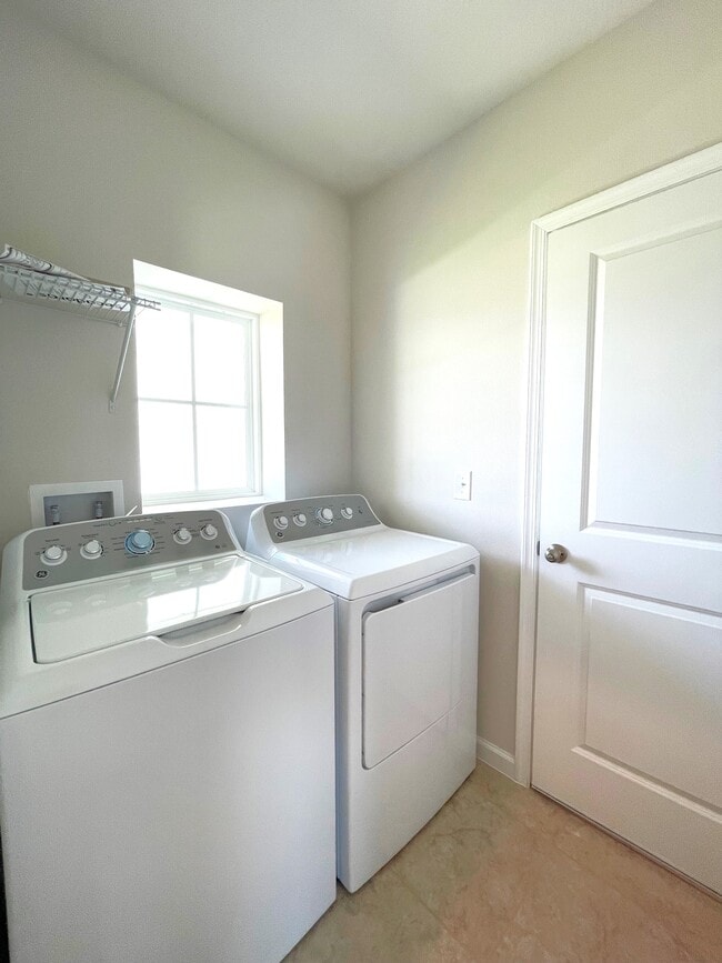 Building Photo - 5447 Maddie Dr