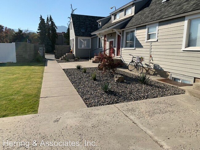 Building Photo - 527 N Chelan Ave