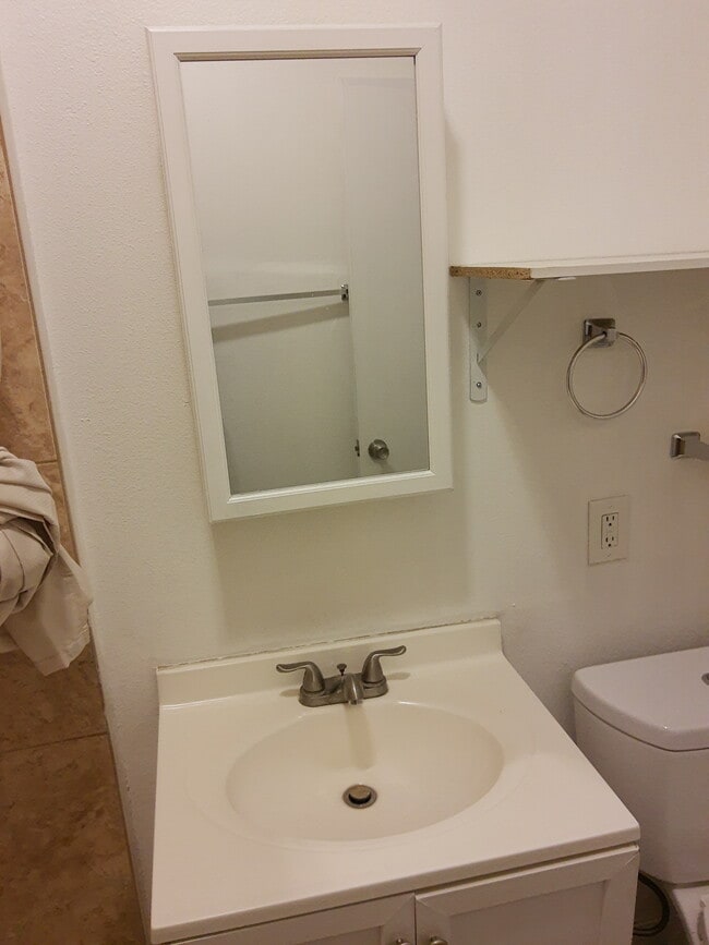 Building Photo - 941 E 52nd Pl