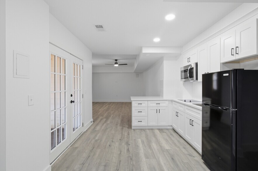 Building Photo - 230 Pinebridge Ct