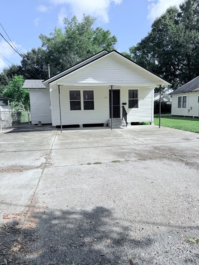 Building Photo - 110 Loraine St