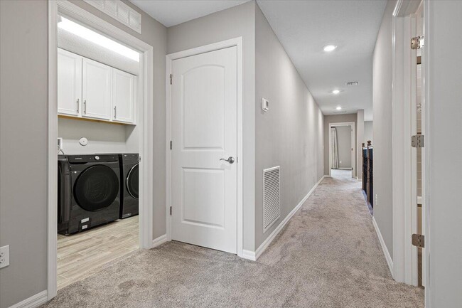 Building Photo - 10437 SW Captiva Dr
