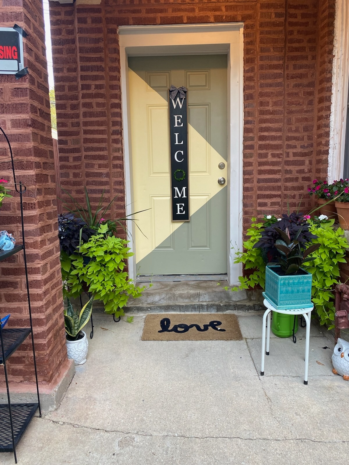 Main Entrance - 3310 W Division St