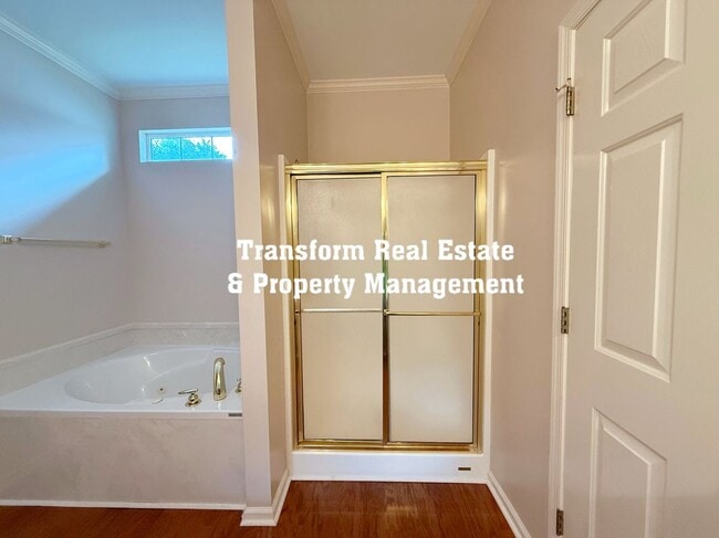 Building Photo - 224 Lakewood Cir
