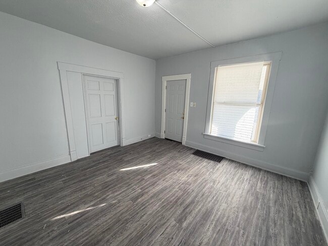 Building Photo - 1128 Chandler-