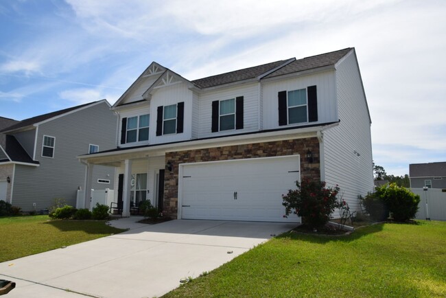 Building Photo - Spacious 4 bed, 2.5 bath Home with Neighborhood Amenities!