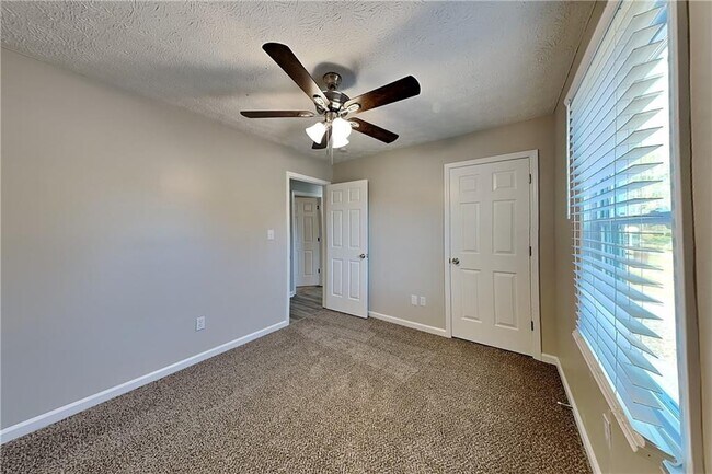 Building Photo - 42 Breckenridge Dr