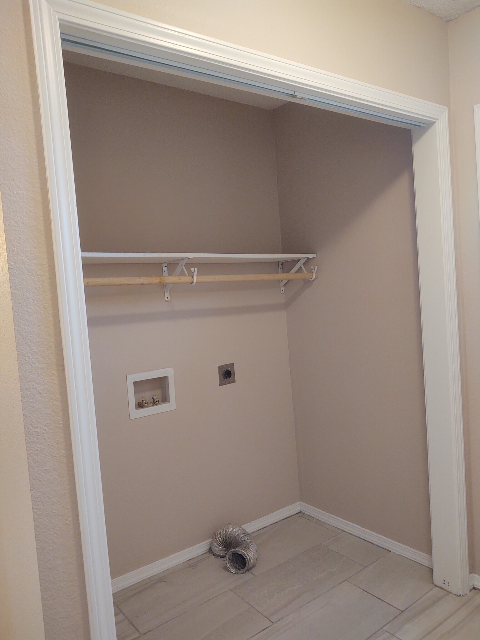 Building Photo - 2819 Tilles Ave