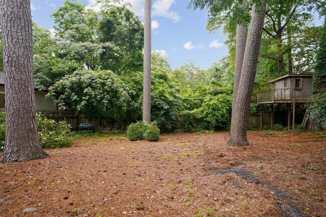 Building Photo - 615 Sycamore Dr