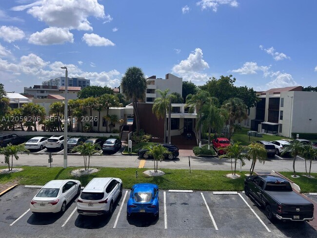 Building Photo - 8870 Fontainebleau Blvd