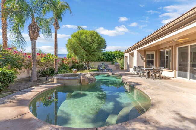 Building Photo - 35 Calle La Reina