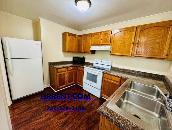 Building Photo - Beautiful 3 Bedroom 2.5 Bathroom Ranch Sty...