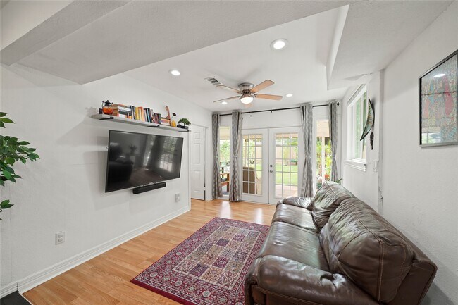 Building Photo - 4019 Blue Bonnet Blvd