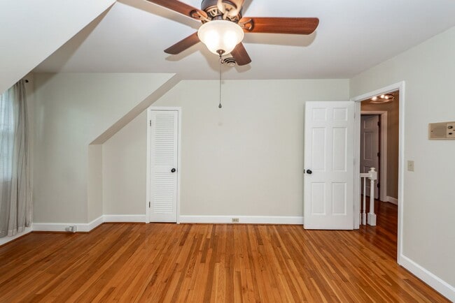 Building Photo - 6 Bedroom, 2.5 Bath House in Drayton on th...
