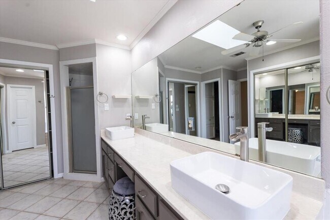 Building Photo - 300 Las Plumas Dr