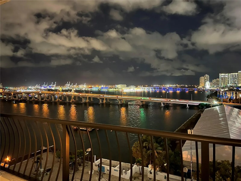 Building Photo - 555 NE 15th St