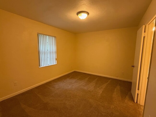 Building Photo - 4/2 Corner Lot Home with Fenced Yard