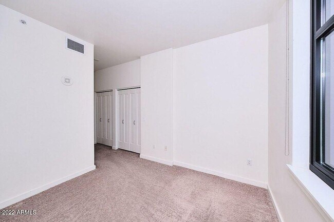 Building Photo - 310 S 4th St