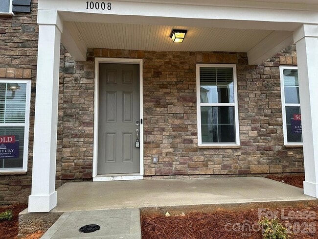 Building Photo - 10008 Hemingway Pl
