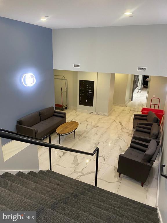 Building Photo - 200 Lombard St