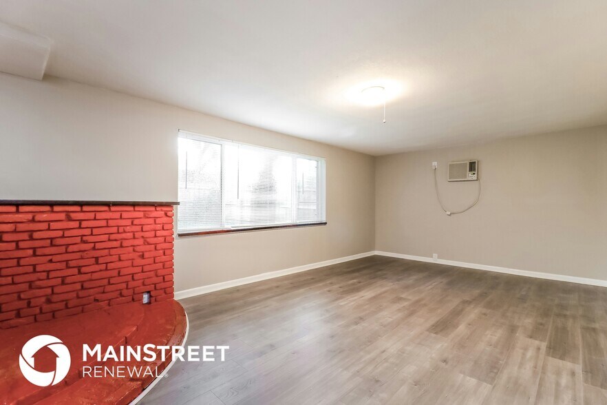 Building Photo - 921 Hillside Dr