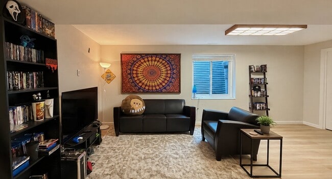 Building Photo - 1545 Lodge Ln