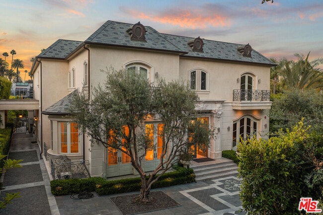 Building Photo - 718 N Rodeo Dr