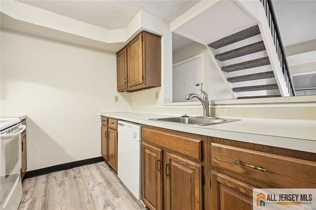 Building Photo - 1607 Aspen Dr